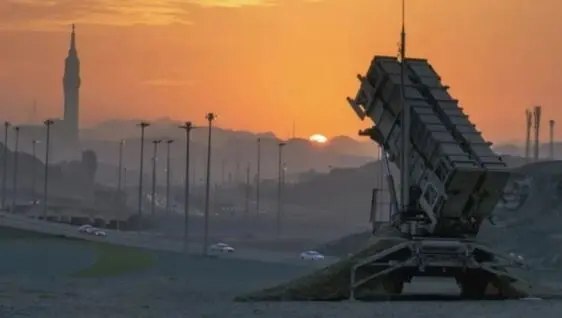 דיווח בעברית על הצעתה של ערב הסעודית בסך מיליארד דולר לאנסארולה בתיווך טהרן עיתון ישראלי-עברי טען כי שר ההג…