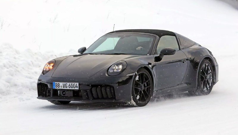 На зимние тесты выехал обновленный Porsche 911 в варианте Targa