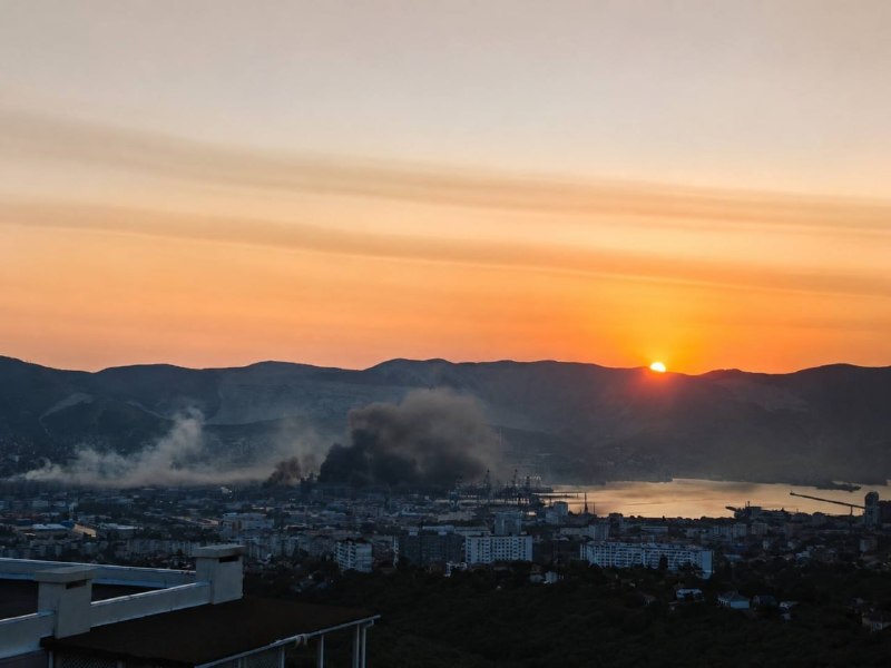 Aftermath of the Ukrainian strike on Novorossiysk’s grain terminal: one overpass collapsed and fires hit the complex.