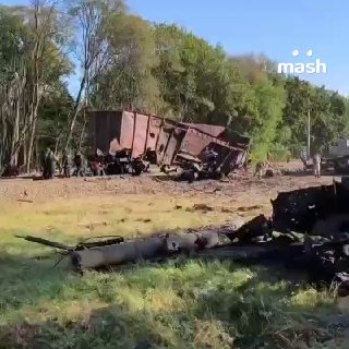 ВС РФ уничтожили не менее 14 стоянок поездов и хранилищ с топливом для тепловозов за три дня — в рамках операции по выводу из строя железнодорожной инфраструктуры Украины. А также нанесли точечные удары по станциям и вокзалам. Через одну из точек завозили 