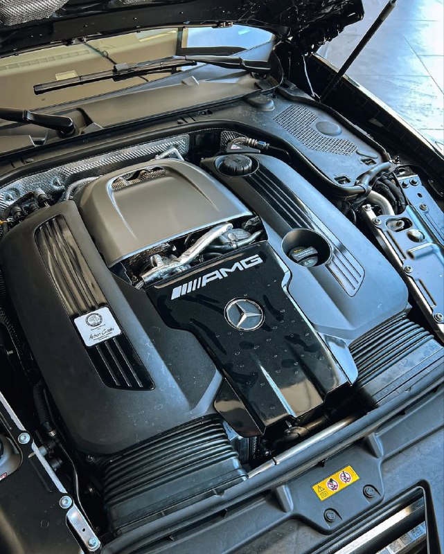 816 HP Hybrid SL 63 S E AMG 4.0-L V8 BITURBO 4MATIC+ 0-100 km/h 2.9 sec 5