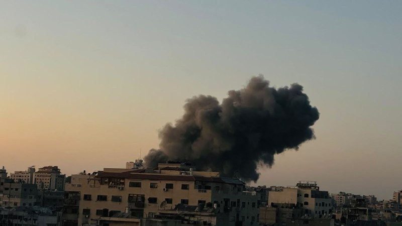 דחוף: פשיטה ישראלית אלימה על העיר עזה, לאחר שהכיבוש איים בפינוי מספר אזורים סמוכים.