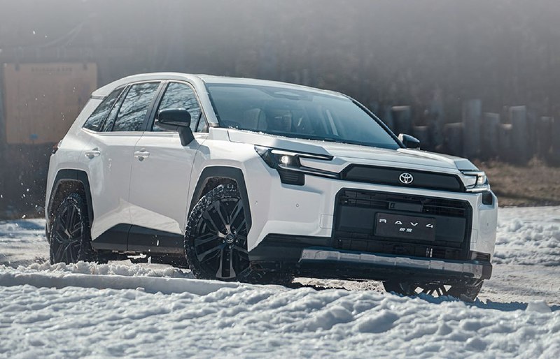 В Китае представили новый Toyota RAV4 с обычным ДВС