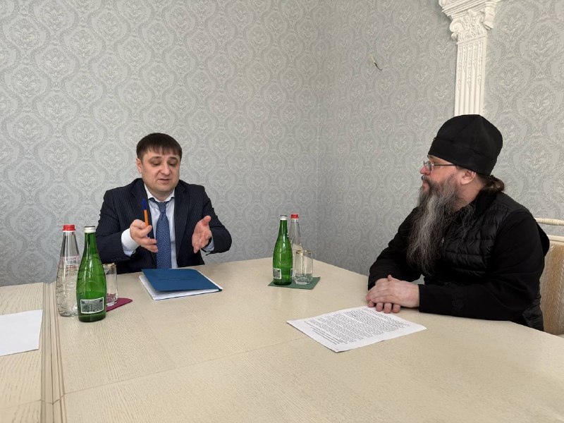 Архиепископ Варлаам встретился с руководителем администрации главы и правительства Республики Дагестан фото