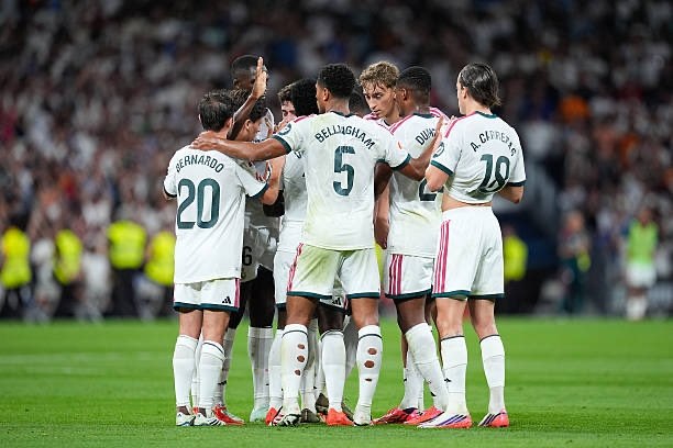 رئال ‌مادرید توییت | Real Madrid Tweet: ⚽️🗣 آلفردو رلانو (کوپه) :"هنوز داریم درباره ترکیب اصلی رئال مادرید فکر می‌کنیم، اما امروزه تیم‌ها بیشتر به ۱۶ بازیکن متک