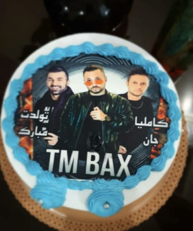 توییتی: کیک تولدی که مامانم برای بابام گرفته=)))) »Its'Bina« 🕊 @Tweety_officalیهو یادم افتاد مامانم برای تولد ۱۲ سالگیم برام کیک