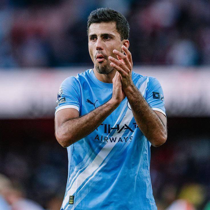 RealMadridCFNews | رئال مادرید سی اف نیوز: 💸 تفاوت پیشنهاد رئال و بارسلونا الچرینگیتو 📝 :رئال مادرید بیشتر از ۴۰ میلیون یورو حاضر نبود برای رودری پرداخت کنه، این