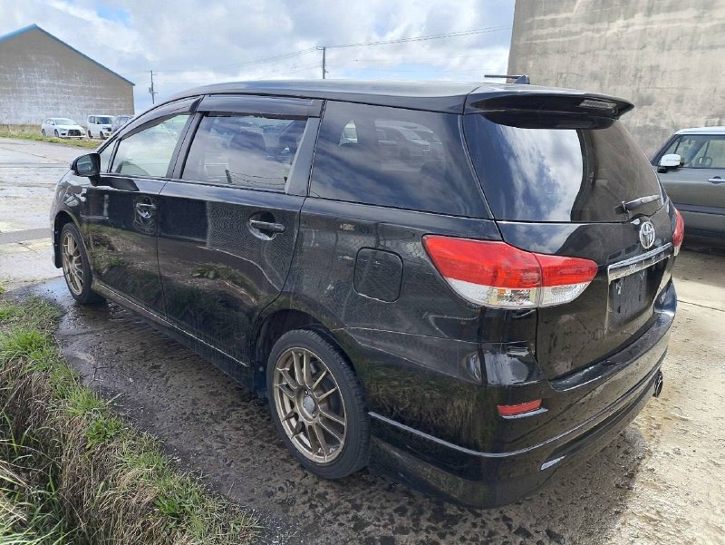 Toyota Wish 2010 фото 4