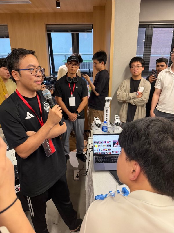 今天机器人黑客松的冠军🏆是Xbotics团队的HomeClaw钳伴队长是来自杭州的开发者陈老师冠军奖品是RWKV赞助的3D打印机今天机器人黑客松的冠军🏆是Xbotics团队的HomeClaw钳伴队长是来自杭州的开发者陈老师冠军奖品是RWKV赞助的3D打印机