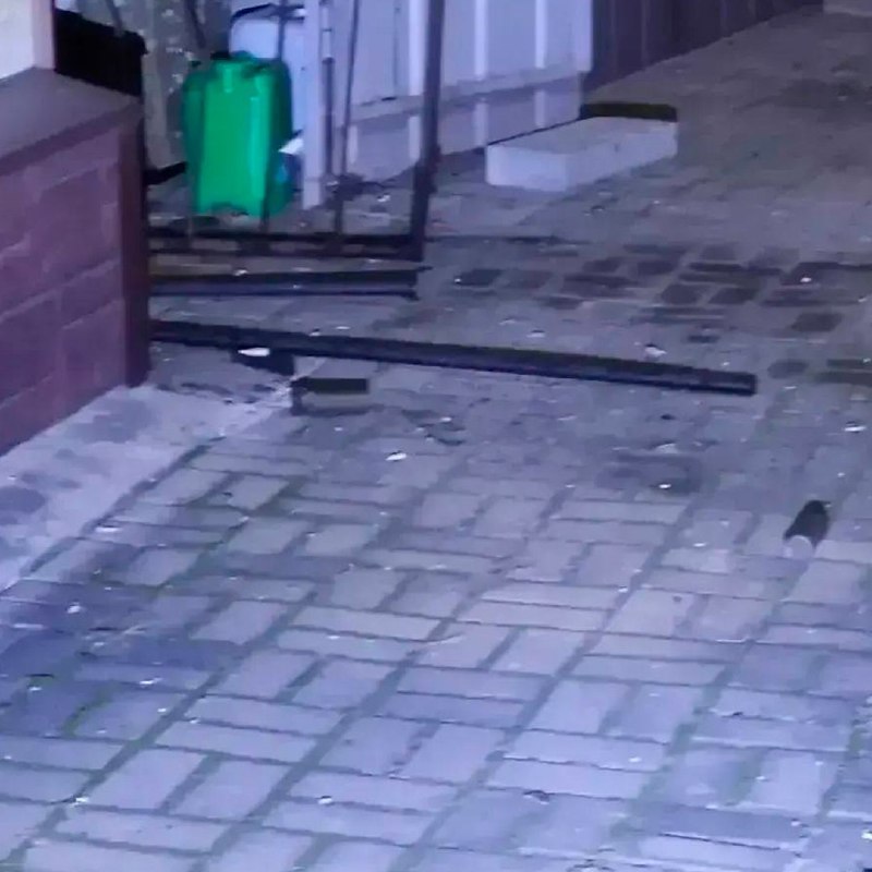 אדם מת בבריאנסק כשפוצץ על ידי "צינור" עם חומר נפץ, שהופל מכטב"מ של חיל האוויר. במקום נמצאים פירוטכנאים ממשר…