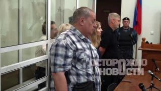Позор, мрак и безумие. Реакции на приговор Льву Шлосбергу:Сегодня Псковский городской суд приговорил зампреда «Яблока» Льва Шлосберга к 11 годам и 1 месяцу колонии по обвинению в повторной «дискредитации армии» и военных «фейках». Зал встретил это решение 