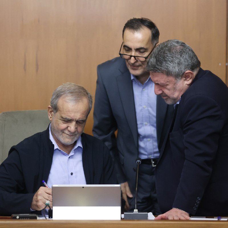اخبار تازه: پزشکیان: انتصابات مدیریتی باید علمی و فارغ از ملاحظات سیاسی باشد🔹انتخاب، ارزیابی و حتی عزل‌ونصب مدیران و اعضای هیئت‌مدیر