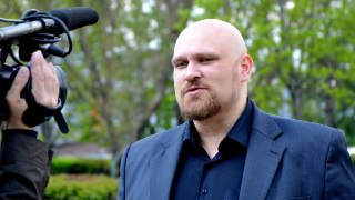 Экс-министра госбезопасности ДНР Андрея Пинчука пытались подорвать в Новой Москве.По данным 112, покушение произошло в посёлке Щапово. Курьер маркетплейса передал Пинчуку посылку, после чего она взорвалась. Как сам Пинчук рассказал «Базе», он успел укрытьс