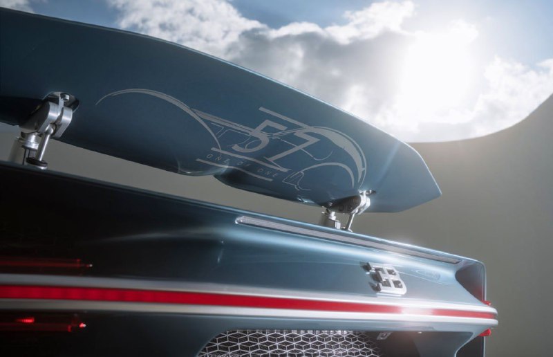 Bugatti представили эксклюзивный Chiron в ретро-стиле 4