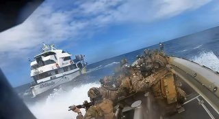 סרטון חדש שוחרר המראה חיילים אמריקאים עולים וטובעים תחנת דלק צפה במזרח האוקיינוס השקט, שהמודיעין קשר לארגון…