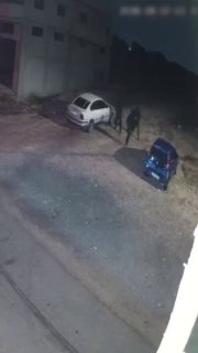 מיליציות לא חוקיות של מתנחלים ישראלים הציתו שני כלי רכב פלסטינים במהלך תקיפה באזור המזרחי של ביתא, דרומית ל…