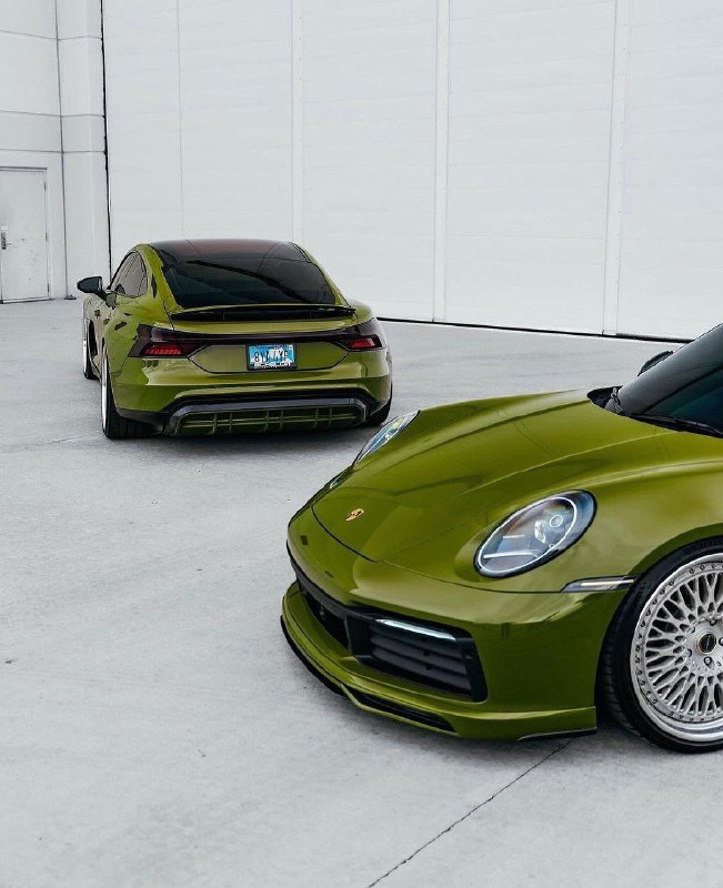 Porsche 992 и Audi E-TRON 2