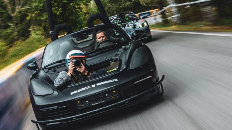 Porsche показал Boxster, который снимал самые быстрые автомобили 3