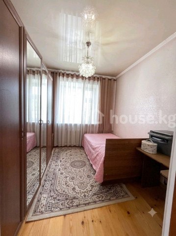 Продажа, дом, 5-комн., 4.2 сот., 136 м2Адрес: Бишкек, Тоголок-Молдо - БЧКЦена: $155 000 (13 576 450 сом)Тип предложения: от собственникаДом: кирпичный, 1987г.Кол-во этажей: 1Площадь: 136 м2, жилая: 89