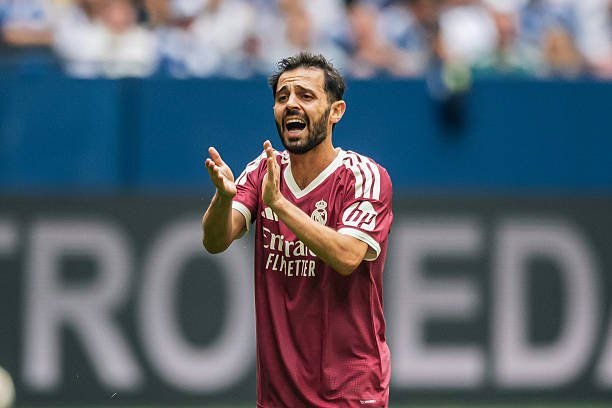 RealMadridCFNews | رئال مادرید سی اف نیوز: 💢 برناردو مورد تحسین مورینیو📝 گیلرمو رای | د اتلتیک:🔴 با وجود انتقادات واضح به وضعیت جسمانی‌اش، برناردو در کادر فنی موری