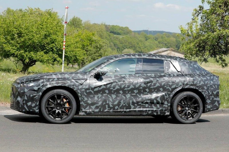Mercedes-AMG тестирует флагманский электрокроссовер GT SUV