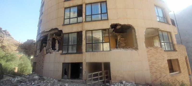 پیام ما آنلاین: 🔶عملیات تخریب ساختمان غیرمجاز ۱۰ طبقه در میگون آغاز شد🔷عملیات اجرای حکم قضایی مبنی بر اعاده به وضع سابق در پلاک ۲۰ میگون