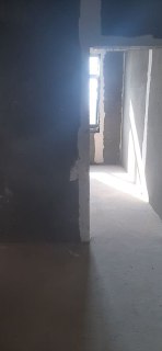Ko'kcha oq tepada 2 xona uy sotiladi. Qora suvoq, xonalarga bo'lingan.