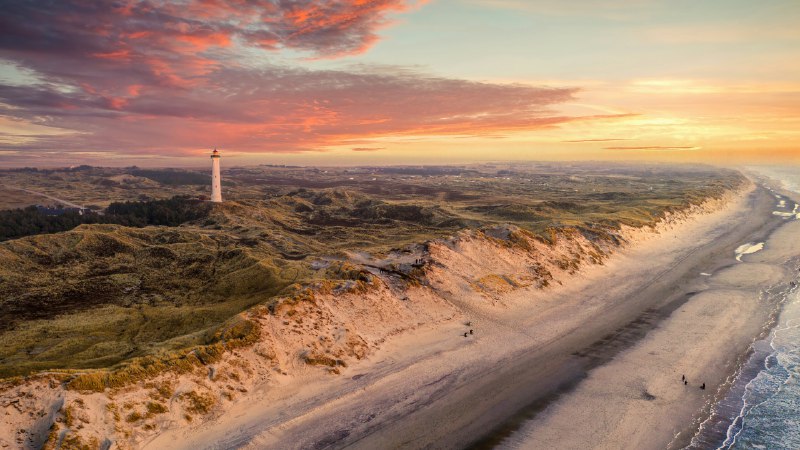 One tall way to spot the seaLyngvig Lighthouse, Hvide Sande, Denmark (© Caroline Brundle Bugge/Getty Images)
