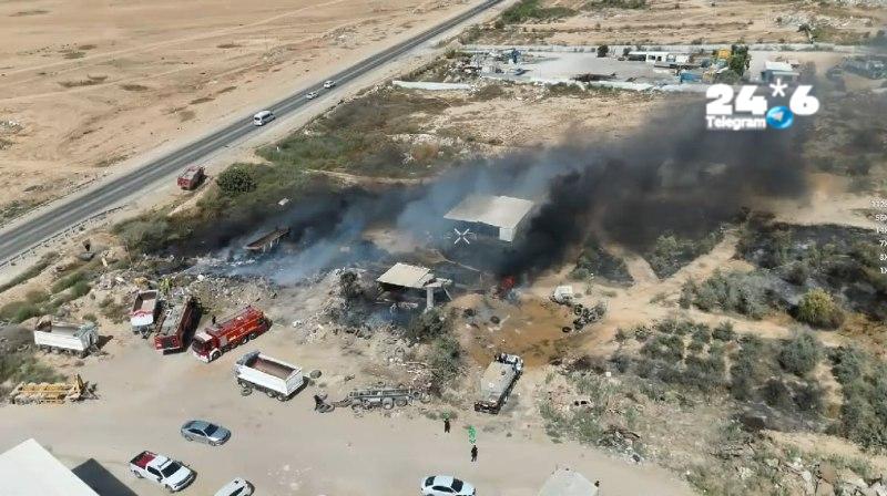 🇮🇱 שרפה פרצה בשכונה 2 בערערה בנגב ומאיימת על מבנים סמוכים. צוותי כיבוי רבים, בסיוע כבאיות מבסיס נבטים ומת…