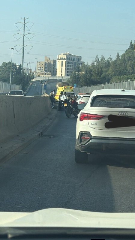 حادث سير على جسر بيت حنينا شمال القدس