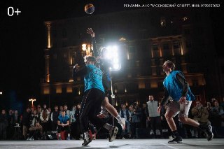 Ночь московского спорта открывает свой летний сезон — 2026. Центр города превратится в большую площадку спорта, где драйв встретится с зарядом эндорфинов.С 19:00 до 22:00 в центральных локациях столицы пройдут встречи со спортсменами Евгенией Медведевой, Р