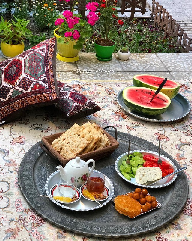 صرفا جهت اگاهی!: ‏و اما عزیز من.. زندگی که فقط فتح قله‌ها نیست زندگی گاهی بیرون آمدن از دره‌هاست.صبح بخیر