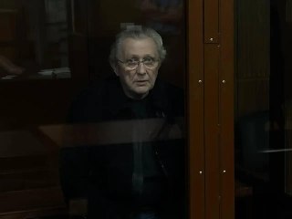 Бизнесмена Илью Трабера отправили в СИЗО на два месяца. Его обвиняют в убийстве депутата Александра Петрова.Ранее по тому же делу арестовали Алисултана Надирбегова — российского профессионального боксёра, который выступал с 2003 года. Он был двукратным чем