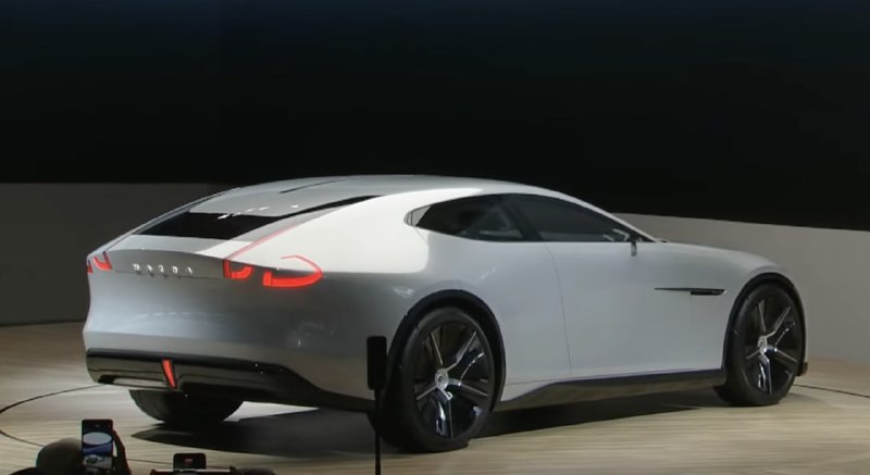 Mazda показала гибридное кросс-купе с роторным мотором 2