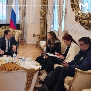 Пропавшую в Мексике дочь питерской пианистки удалось вернуть в семью. На фото девушка с мамой сидят вместе впервые за три года разлуки.Громкая история началась в 23-м году. Тогда ещё несовершеннолетняя Кристина Романова пожаловалась в мексиканские органы о