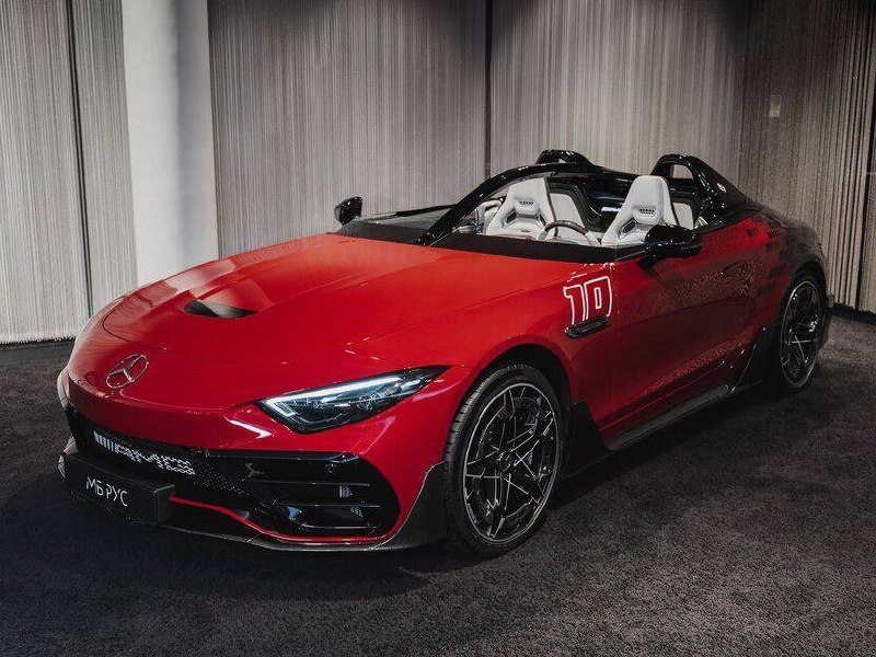 Mercedes начал продавать автомобили без лобового стекла — и один такой уже появился в России за ₽200