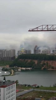 На подлете к Москве сбито около 194 беспилотников, сообщает Собянин.В Подмосковье повреждения получил многоэтажный дом в микрорайоне Новые Котельники, пишет Astra.