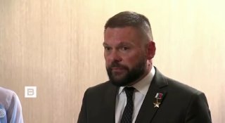 «Военкор» Поддубный предложил разрешить добровольцам с категорией «Д» служить в региональных подразделениях, которые обороняют объекты критической инфраструктуры от дронов.«Жень, поддерживаю», — ответил ему дед.Категория «Д» (не годен) присваивается при тя