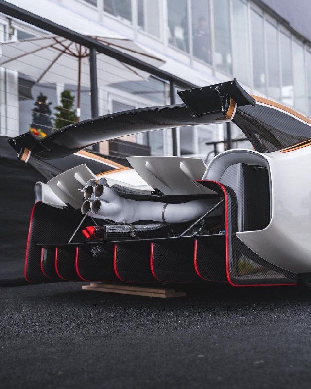 Pagani Huayra R 4