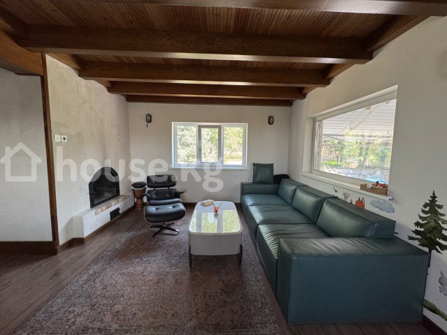 Продажа, дом, свободная планировка, 4.8 сот., 113 м2Адрес: Бишкек, СК. Тоо-ЖелиЦена: $160 000 (14 014 400 сом)Тип предложения: от собственникаДом: кирпичный, 2015г.Кол-во этажей: 3Площадь: 113 м2, жил