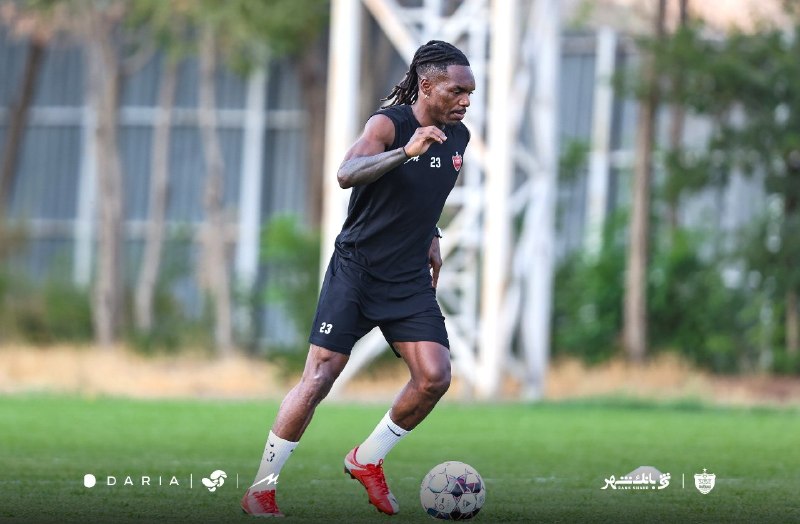 هواداران پرسپولیس: 🔴علت ماندن تیوی بیفوما در پرسپولیس، کاهش وزن، آمادگی جسمانی مطلوب و همچنین تغییر نگرش او و اصلاح سبک زندگی شخصی‌اش بود.