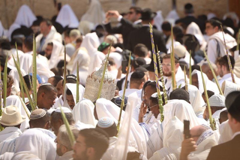 The Minister of the Occupation Army, Yisrael Katz, participates in the "Blessing of the Priests" ceremony at the Burak Wall, west of the Al-Aqsa Mosque, at the same time as the settlers' celebrations of "Throne Day".