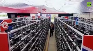 ביקור נשיא צפון קוריאה בפס הייצור של מל"טי ההתאבדות החדשים של המדינה