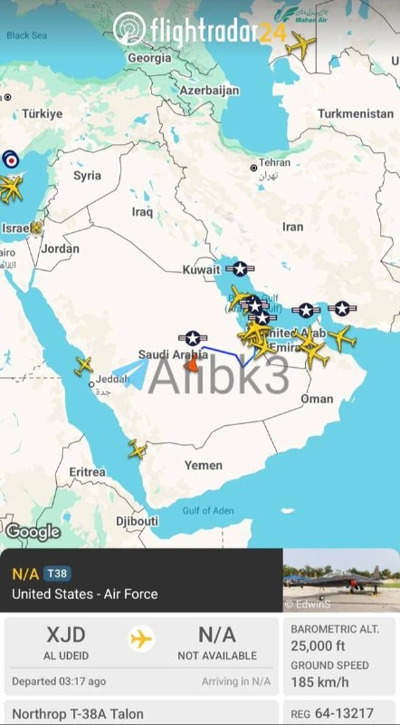 מטוס התרעה E-3G אמריקאי ומטוס תדלוק KC-46 טסים ליד תימן.