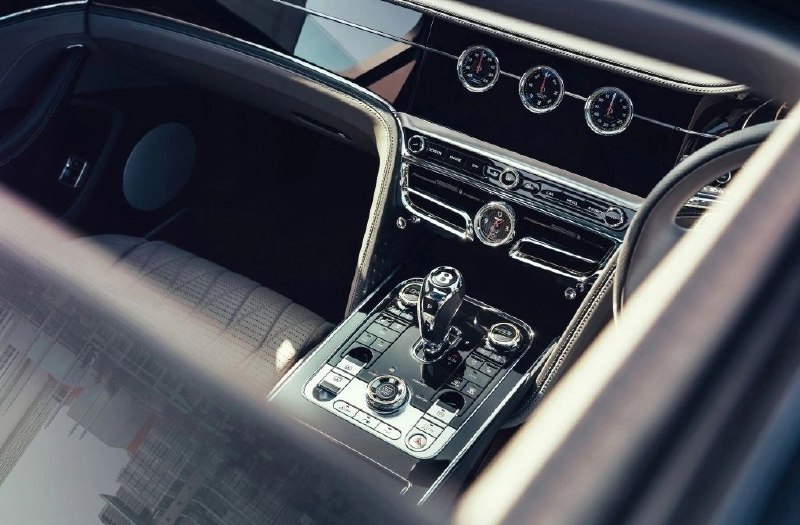 Bentley Flying Spur V8 '2020 7
