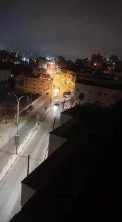כוחות הכיבוש הקימו מחסום צבאי ליד בית הבד באזור זינגר בעיר דורה, דרומית לחברון.