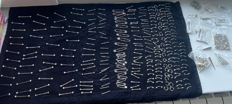 Немного подготовки: 1 модель 2 скетч от Ани - идея и макияж3 все снаряжение пирсинга4 выяснение, что за волосы есть у модели 5 парик для короткой стрижки6 показываю цвет парика, который вижу для этой съёмкиP.S. Обратите внимание на белый парик, сейчас я выложу с ним фото.Немного подготовки: 1 модель 2 скетч от Ани - идея и макияж3 все снаряжение пирсинга4 выяснение, что за волосы есть у модели 5 парик для короткой стрижки6 показываю цвет парика, который вижу для этой съёмкиP.S. Обратите внимание на белый парик, сейчас я выложу с ним фото.