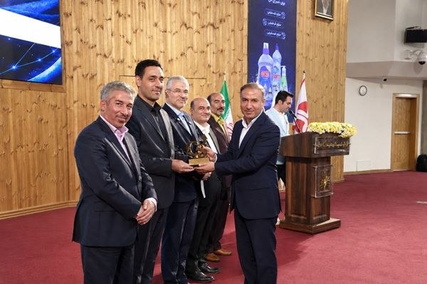 پایگاه خبری معدن نامه: تندیس زرین به فولاد هرمزگان رسید؛ مشتریمداری این شرکت تأیید شدتندیس زرین اجلاس سراسری رضایتمندی مشتری به فولاد هرمزگان