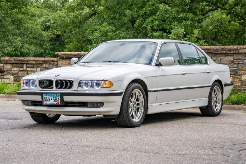 🛠 BMW‑легенда 2001 года – наш обзор 740iL из Флориды@bmwmpowerclub всегда с вам