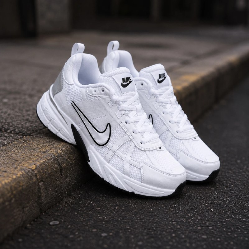 فروشگاه تخفیف آنلاین: کفش ورزشی نایک وی تو کی ران NIKE V2K RUN-سفیدراحتیِ کلاسیک در استایل مدرن! 👟اگر دنبال کفشی هستید که هم تو پیادهرویهای